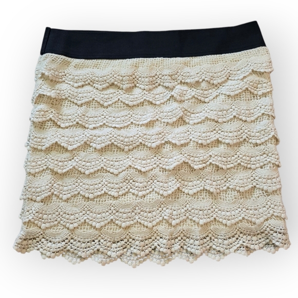 🔥5 FOR $25🔥Maurices Lace Tiered Mini Skirt, Size Large - Picture 1 of 7
